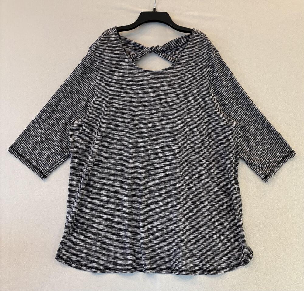 Catherines Shirt Womens 1X Gray Stripe Twist Keyhole 3/4 Sleeve Tunic Top